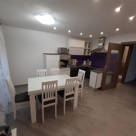 Apartment Lucky With Jacuzzi Трогір Номер фото