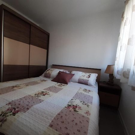 Apartment Lucky With Jacuzzi Трогір Номер фото