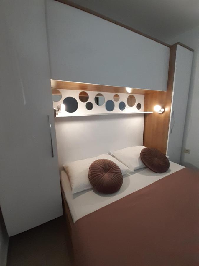 Apartment Lucky With Jacuzzi Трогір Екстер'єр фото