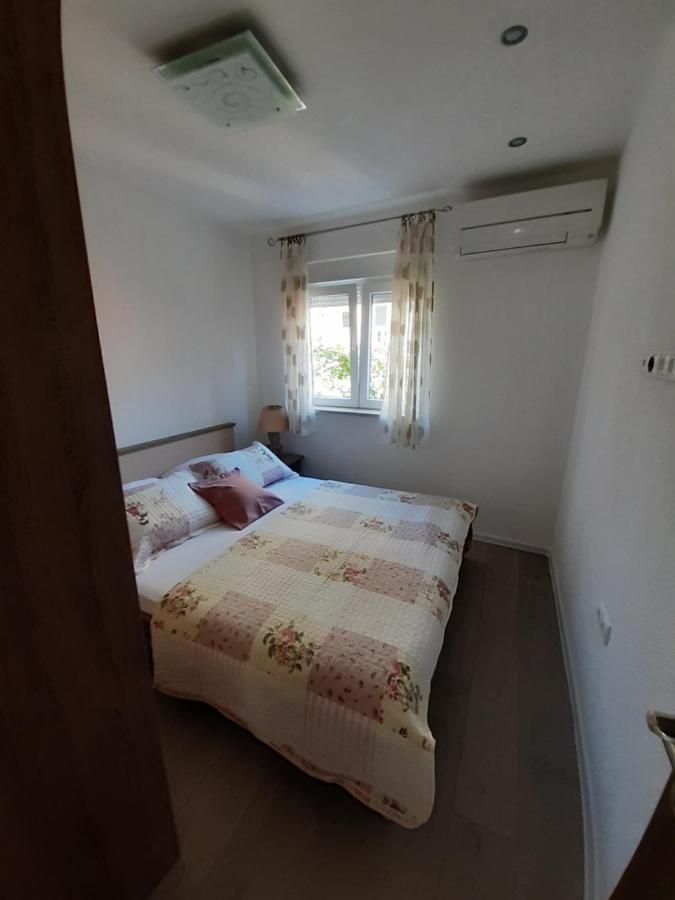 Apartment Lucky With Jacuzzi Трогір Екстер'єр фото