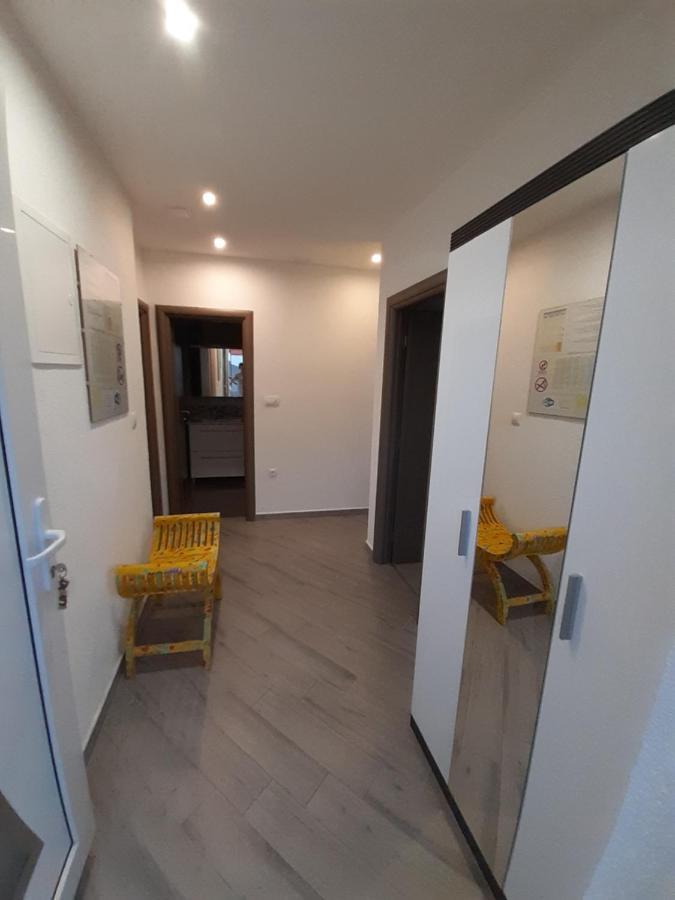 Apartment Lucky With Jacuzzi Трогір Екстер'єр фото