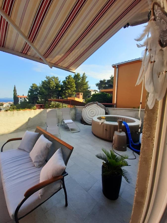 Apartment Lucky With Jacuzzi Трогір Екстер'єр фото
