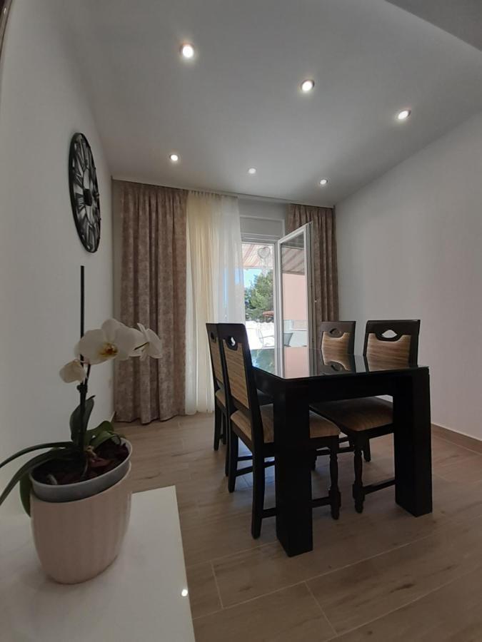 Apartment Lucky With Jacuzzi Трогір Екстер'єр фото