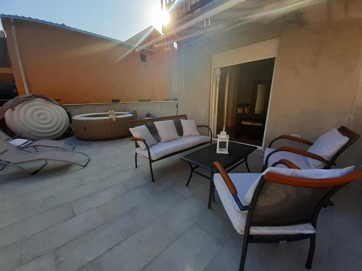 Apartment Lucky With Jacuzzi Трогір Екстер'єр фото
