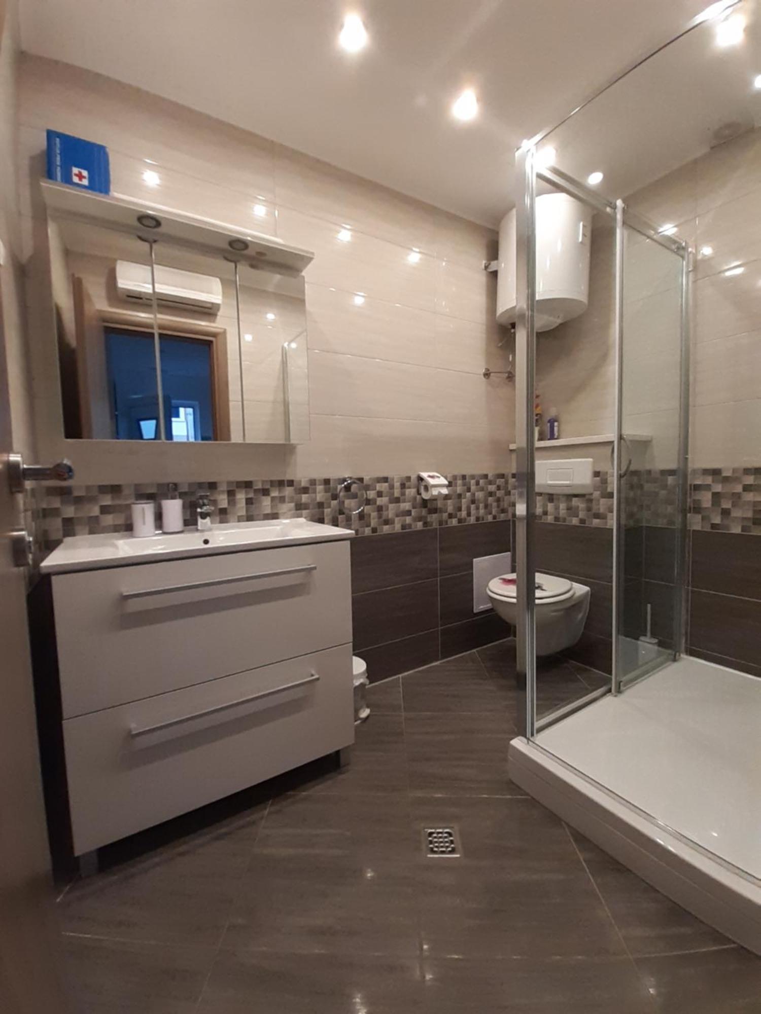 Apartment Lucky With Jacuzzi Трогір Номер фото