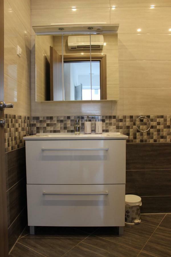 Apartment Lucky With Jacuzzi Трогір Екстер'єр фото