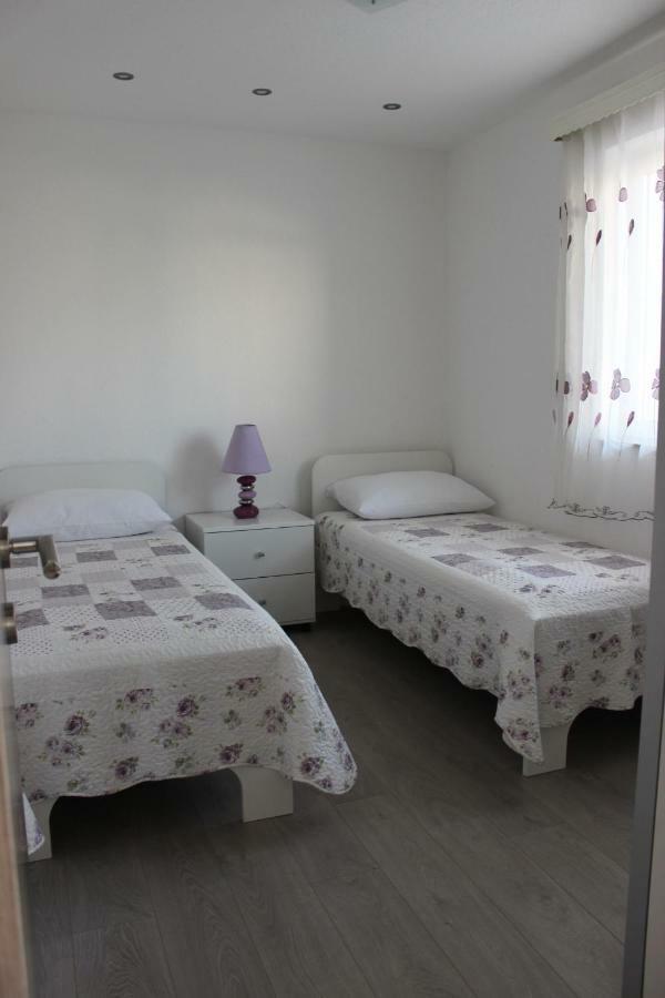 Apartment Lucky With Jacuzzi Трогір Екстер'єр фото