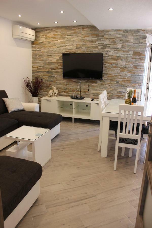 Apartment Lucky With Jacuzzi Трогір Екстер'єр фото