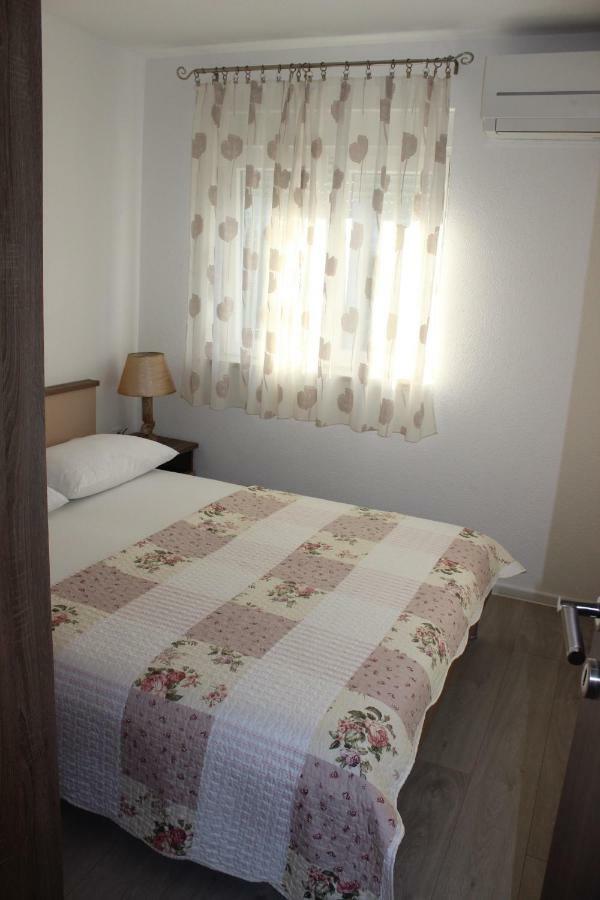 Apartment Lucky With Jacuzzi Трогір Екстер'єр фото