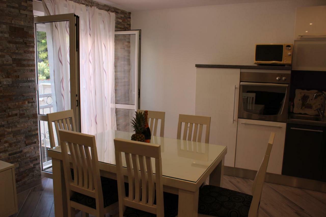 Apartment Lucky With Jacuzzi Трогір Екстер'єр фото