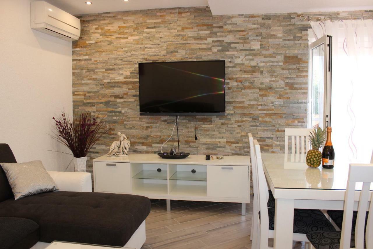 Apartment Lucky With Jacuzzi Трогір Екстер'єр фото