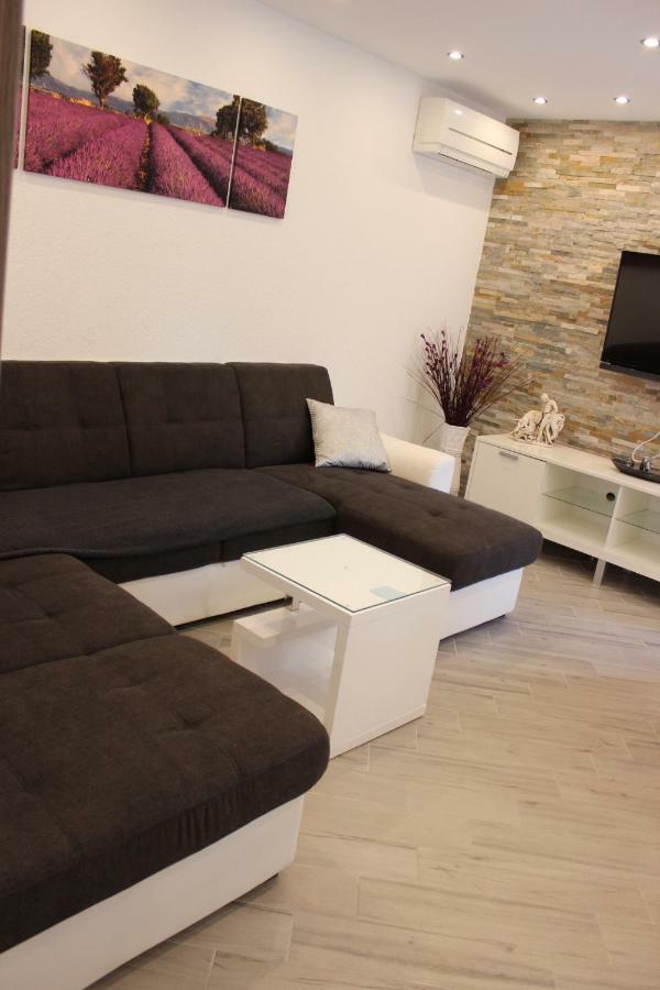Apartment Lucky With Jacuzzi Трогір Екстер'єр фото